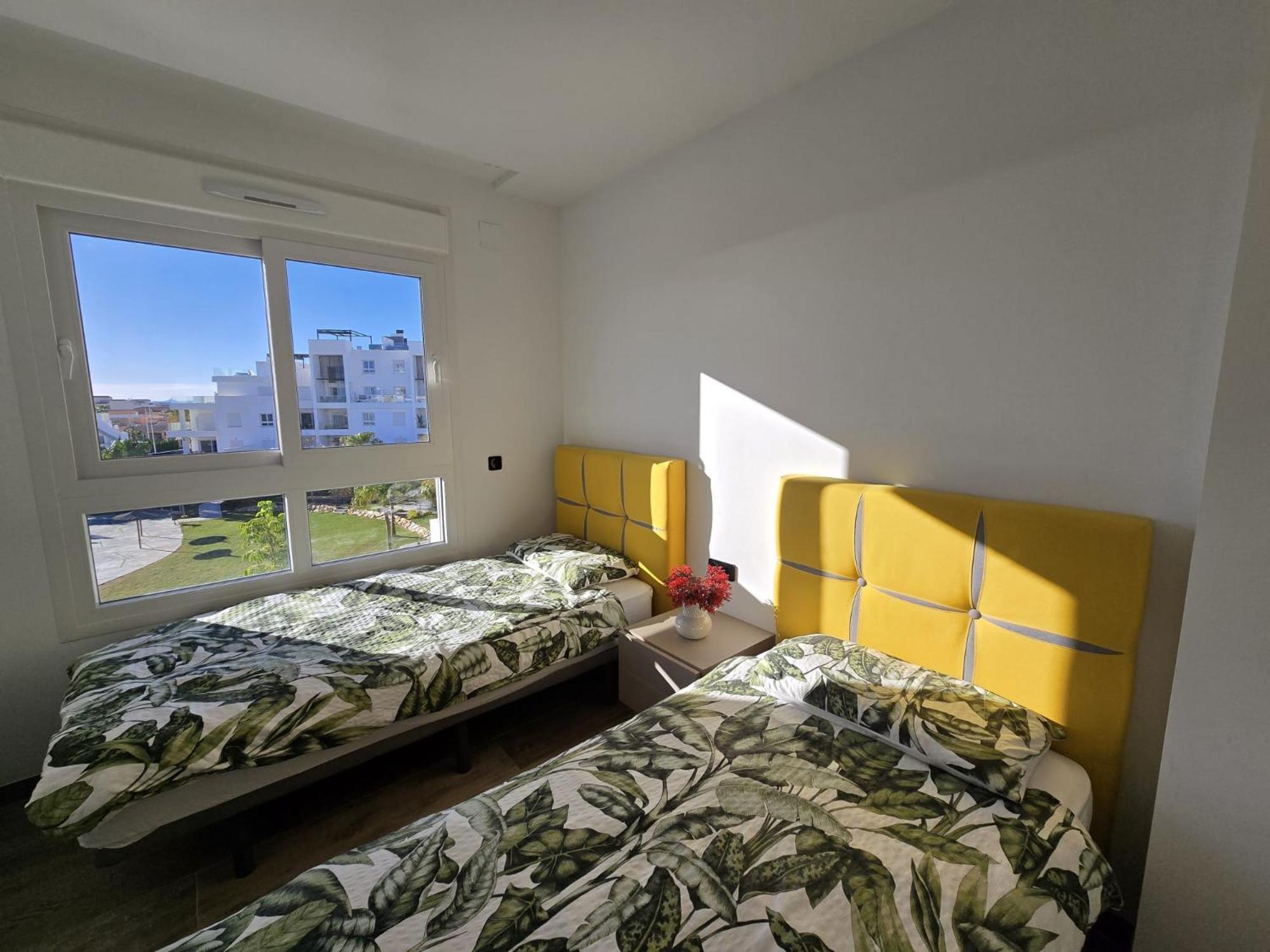 Nice 2 Bedroom Bali Apartment With Sea Views Torrevieja Exterior foto